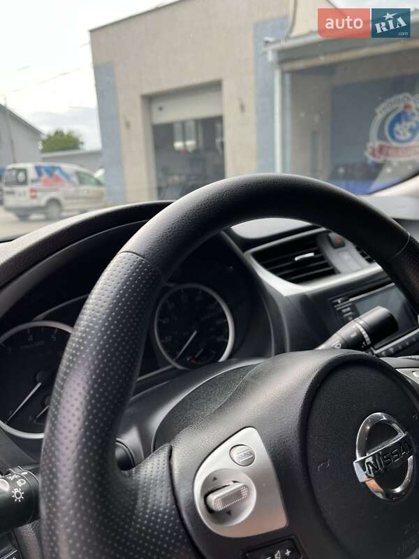 Седан Nissan Sentra 2017 в Ужгороде