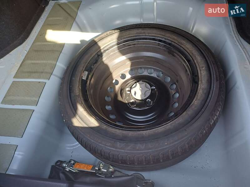 Седан Nissan Sentra 2016 в Запоріжжі