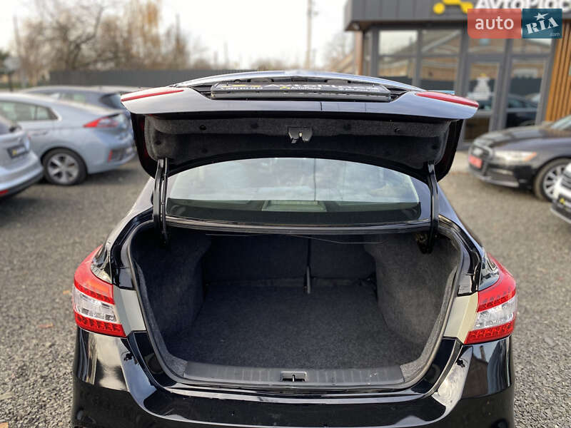 Седан Nissan Sentra 2019 в Луцке