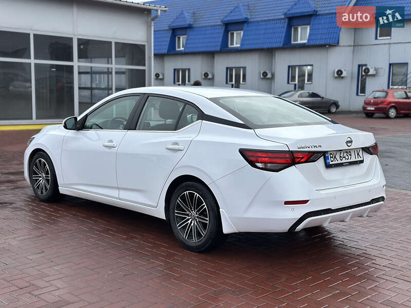 Седан Nissan Sentra 2020 в Ровно