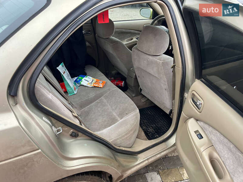 Седан Nissan Sentra 2000 в Черновцах