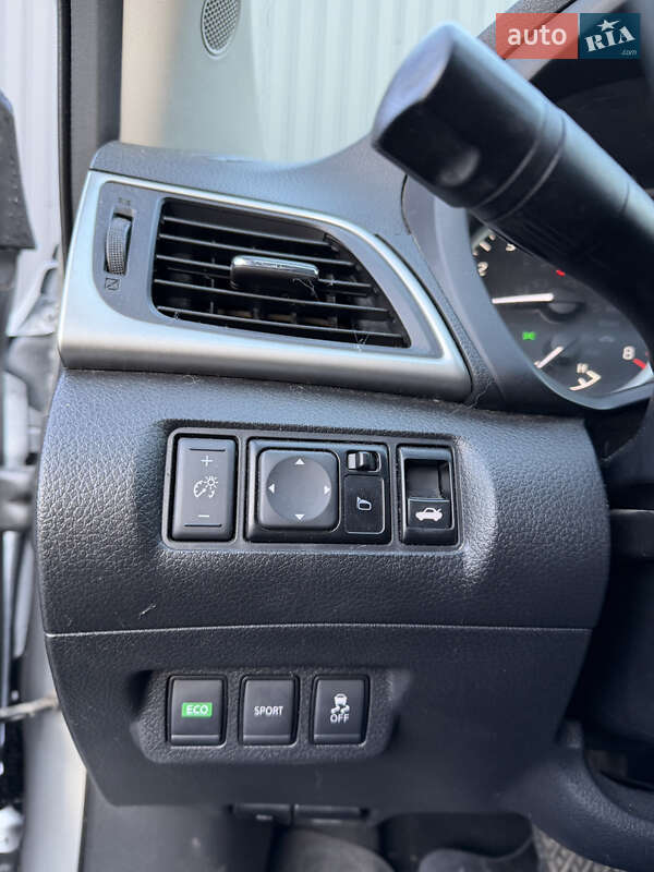 Седан Nissan Sentra 2017 в Львові