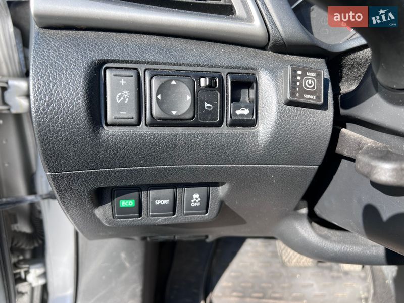 Седан Nissan Sentra 2016 в Киеве фото 22 Седан Nissan Sentra 2016 в Киеве