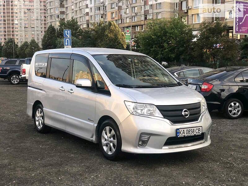 Минивэн Nissan Serena 2013 в Киеве