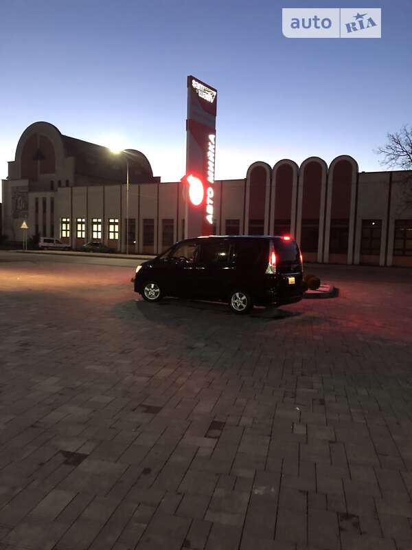 Минивэн Nissan Serena 2012 в Хусте