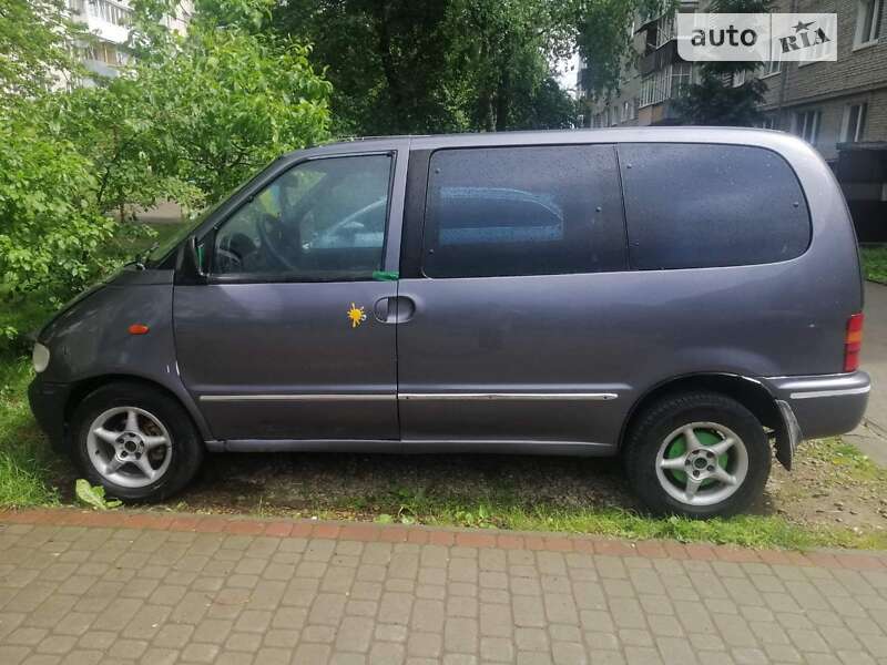 Nissan Serena 1996