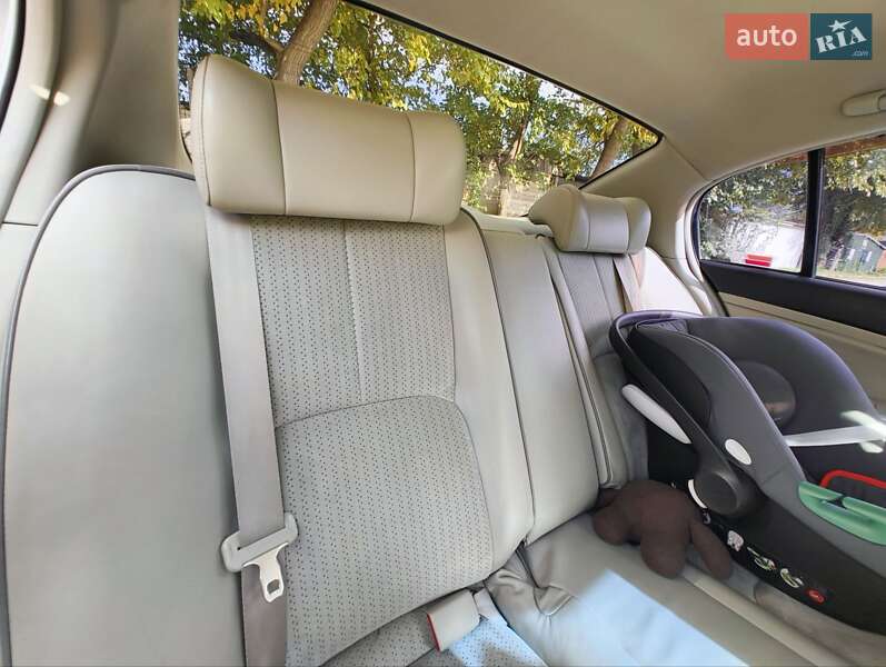 Седан Nissan Skyline 2001 в Одессе