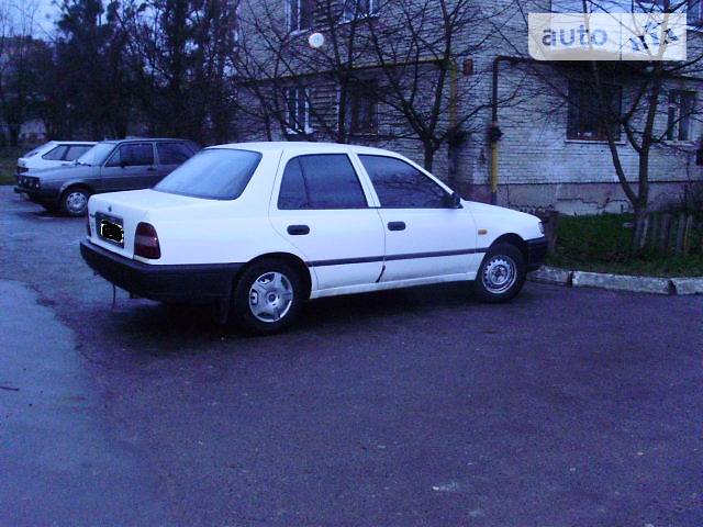 Седан Nissan Sunny 1993 в Львове