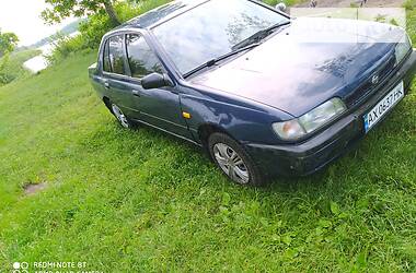 Седан Nissan Sunny 1992 в 