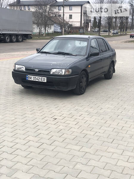 Хэтчбек Nissan Sunny 1994 в Дубно