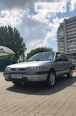 Седан Nissan Sunny 1994 в Львове