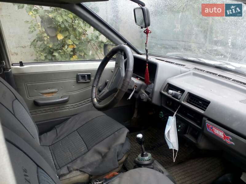 Хетчбек Nissan Sunny 1986 в Кам'янець-Подільському