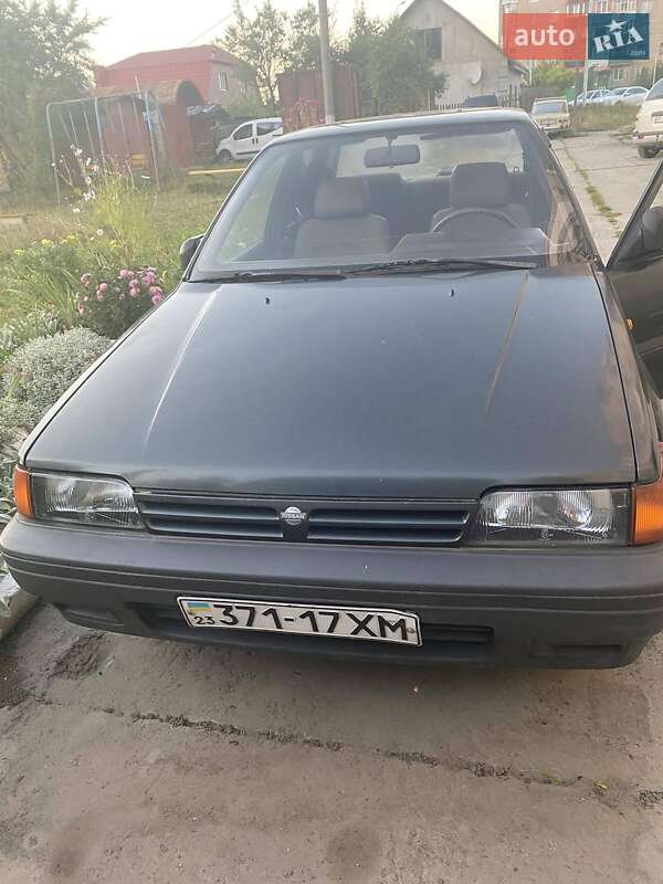 Седан Nissan Sunny 1989 в Шепетівці