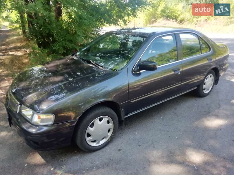 Седан Nissan Sunny 1999 в Каменском