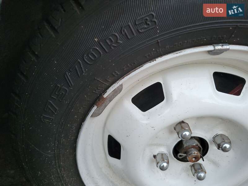 Седан Nissan Sunny 1988 в Краснокутську