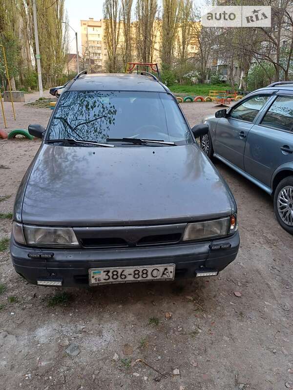 Седан Nissan Sunny 1992 в Одессе