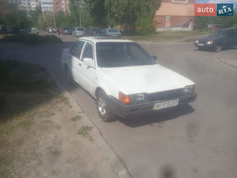 Седан Nissan Sunny 1989 в Полтаве