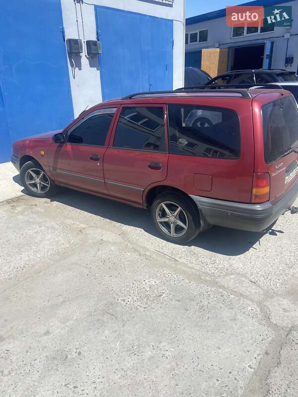 Седан Nissan Sunny 1993 в Черноморске