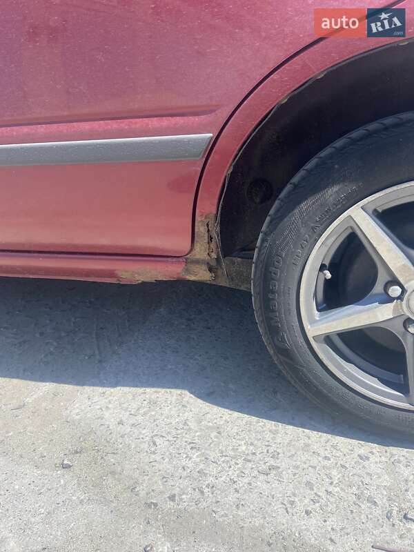 Седан Nissan Sunny 1993 в Черноморске