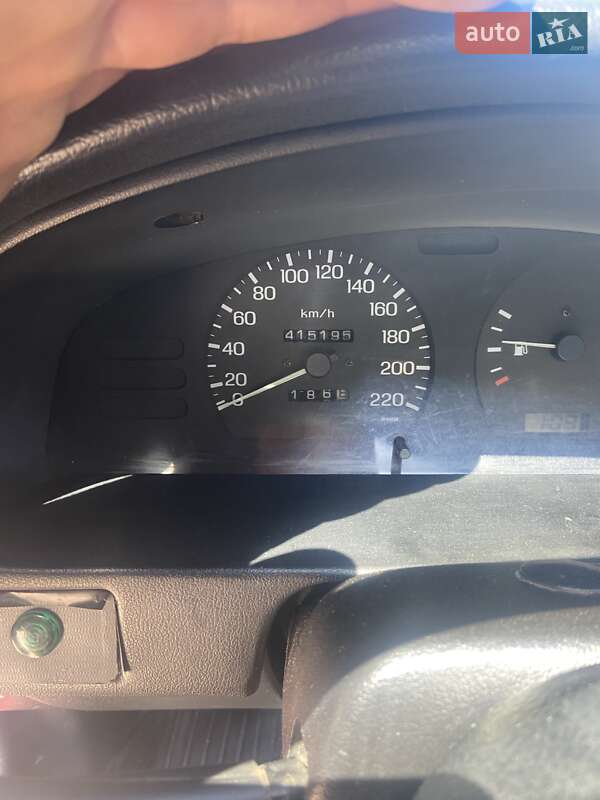 Седан Nissan Sunny 1993 в Черноморске