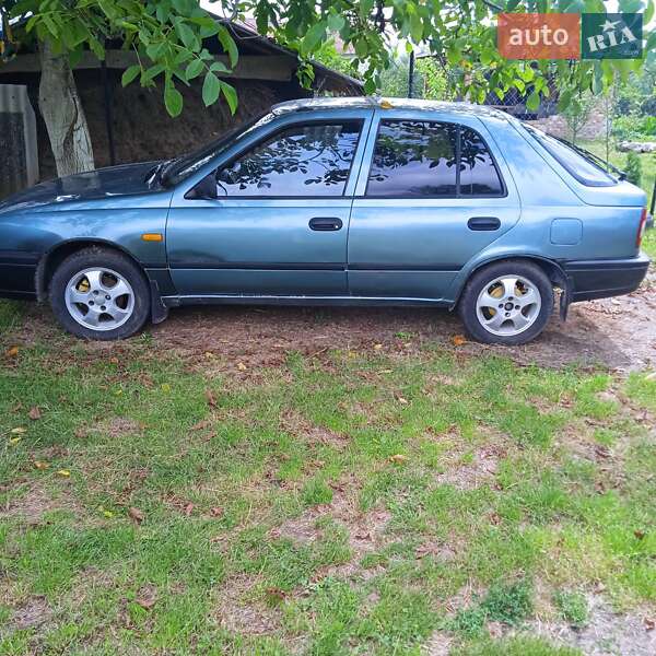 Седан Nissan Sunny 1993 в Івано-Франківську