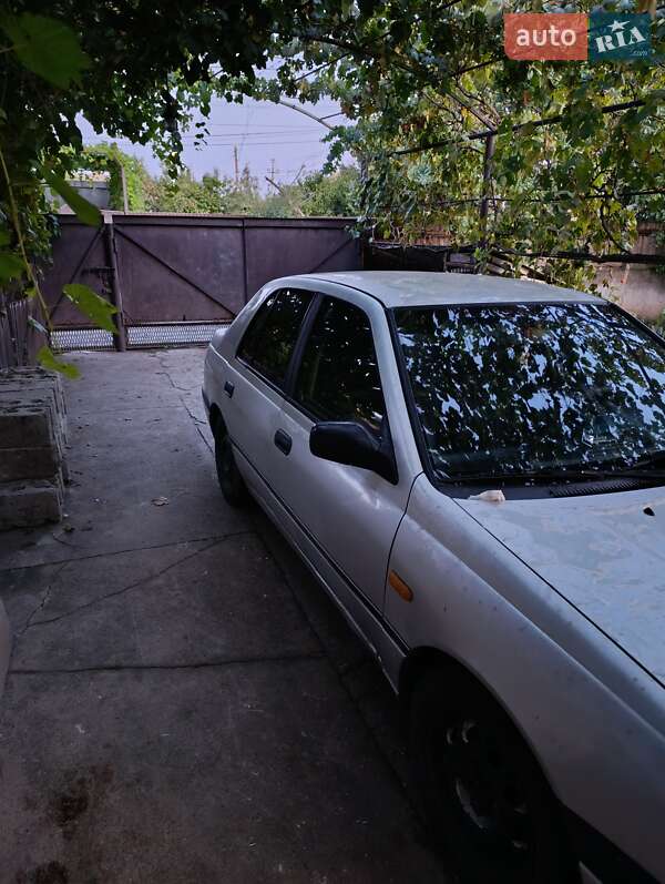 Седан Nissan Sunny 1990 в Одесі