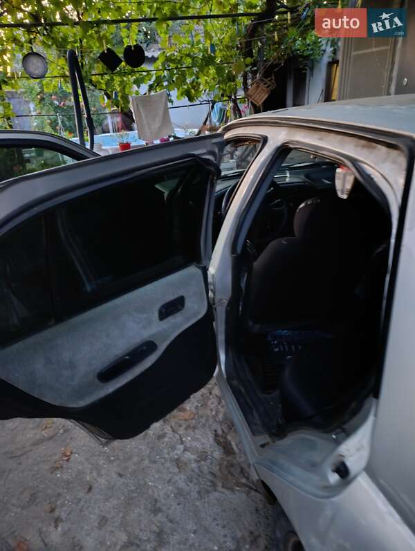 Седан Nissan Sunny 1990 в Одесі