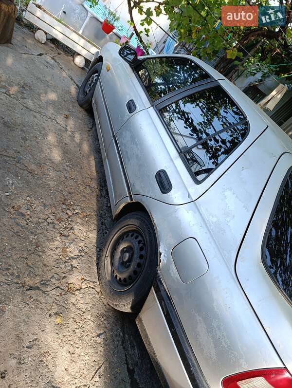 Седан Nissan Sunny 1990 в Одесі