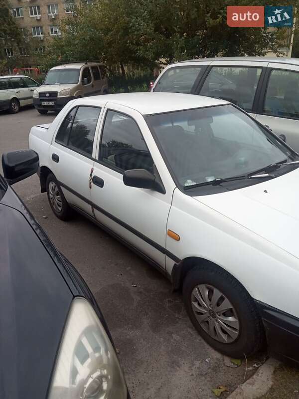 Седан Nissan Sunny 1992 в Києві
