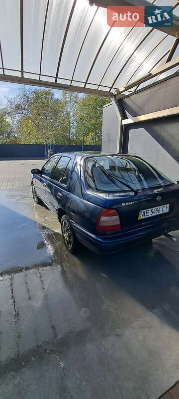 Седан Nissan Sunny 1994 в Дніпрі