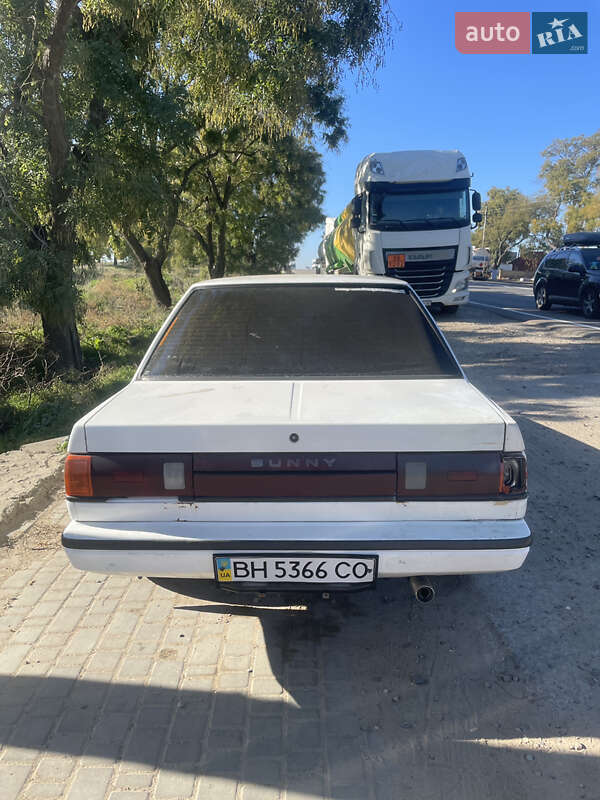 Седан Nissan Sunny 1988 в Татарбунарах