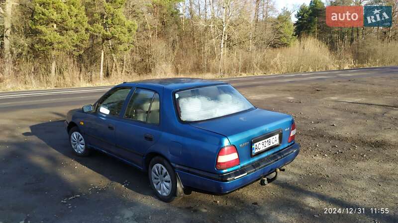 Седан Nissan Sunny 1995 в Киверцах