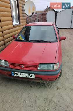 Седан Nissan Sunny 1995 в Сарнах