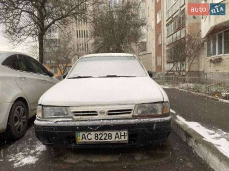Седан Nissan Sunny 2000 в Луцке