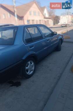 Седан Nissan Sunny 1989 в Чернівцях