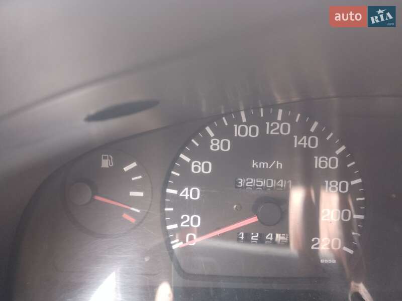 Седан Nissan Sunny 1995 в Кропивницькому