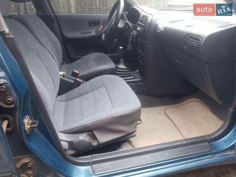 Седан Nissan Sunny 1995 в Кропивницькому