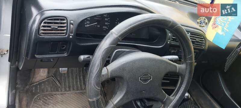 Седан Nissan Sunny 1993 в 