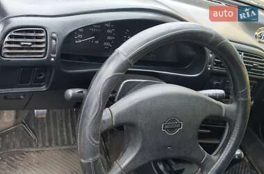Седан Nissan Sunny 1993 в 