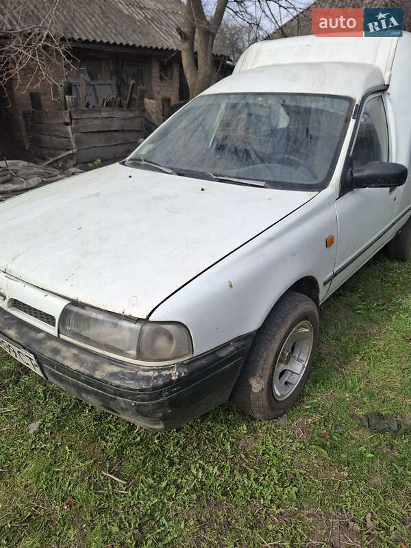 Седан Nissan Sunny 1995 в 