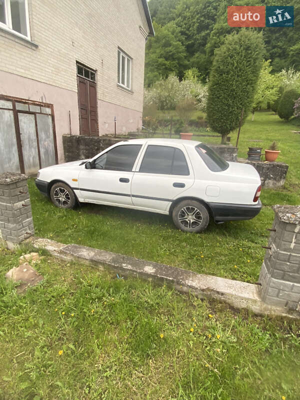 Седан Nissan Sunny 1990 в 