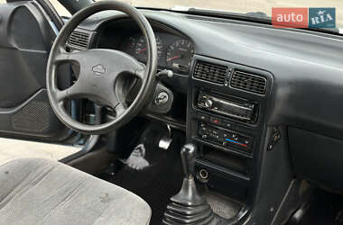 Седан Nissan Sunny 1994 в 