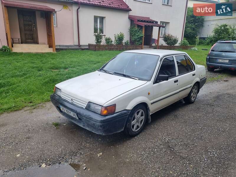 Седан Nissan Sunny 1990 в 