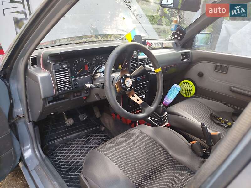 Седан Nissan Sunny 1988 в Одесі