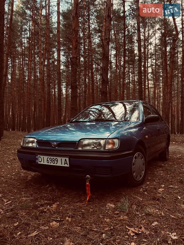 Седан Nissan Sunny 1995 в Кам'янському