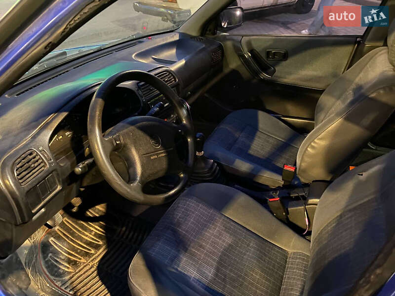 Седан Nissan Sunny 1995 в Кам'янському