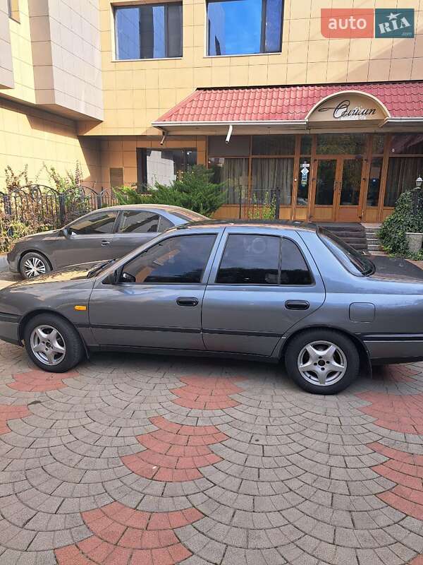 Седан Nissan Sunny 1994 в Одесі