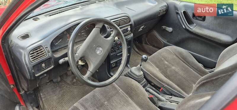 Седан Nissan Sunny 1991 в Вараші