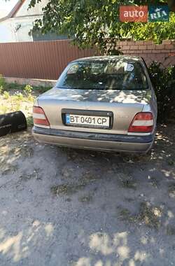 Седан Nissan Sunny 1996 в Миколаєві