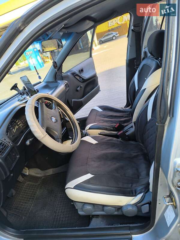 Седан Nissan Sunny 1994 в Одесі